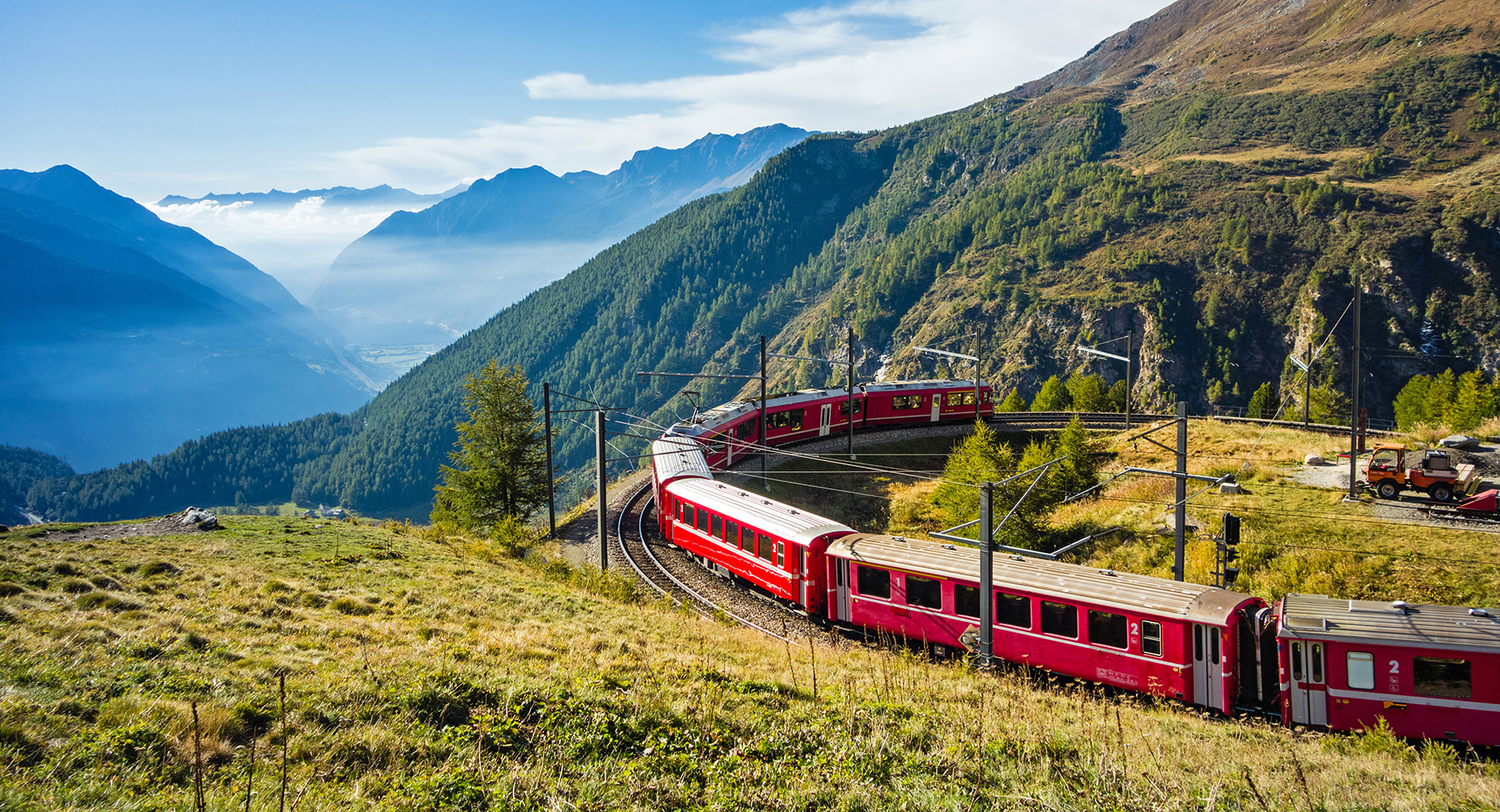 Graubünden, Schweiz. Mit der Bahn von der Alp Grüm durch das P Graubünden, Schweiz. Mit der Bahn von der Alp Grüm durch das P